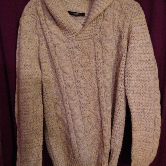 Like new ladies creme colored sweater - Picture 2 of 6